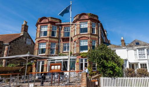The Seaview Hotel And Restaurant - Housity