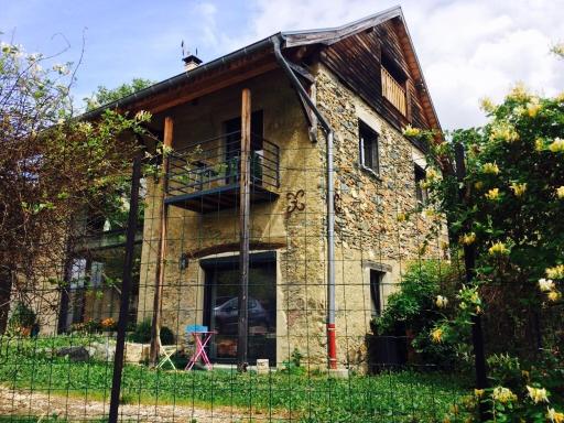 Grand studio au calme à la campagne, tout prés de la ville !!! - Housity
