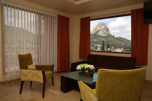 Hotel Plaza Bernal - Housity