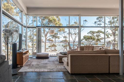 Baragoola Retreat - Luxury Waterfront Property - Housity