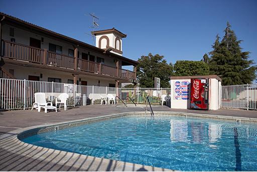 EZ 8 Motel Newark - Housity