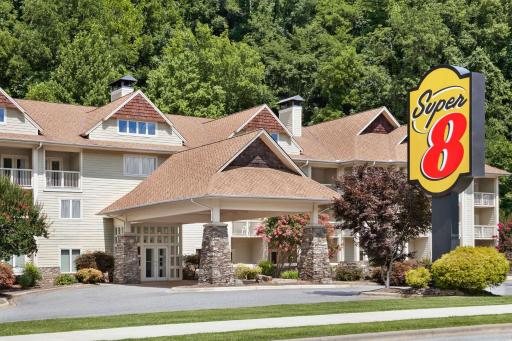 Super 8 by Wyndham Cherokee - Housity