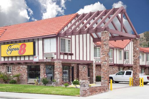 Super 8 by Wyndham Santa Clarita/Valencia - Housity