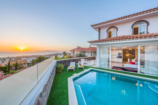 LUXURY WHITE VILLA with sea view, heated pool - Housity
