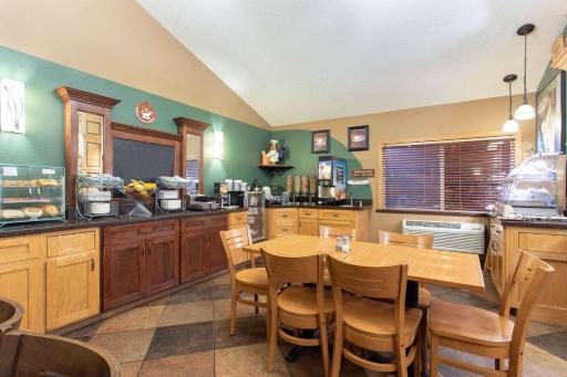 AmericInn by Wyndham Sheboygan - Housity