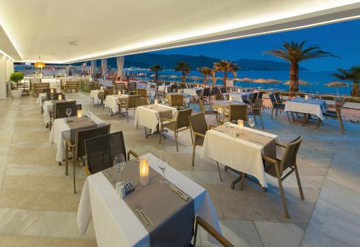 The Beachfront Hotel Adult Only 16 Plus - Housity