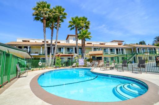 Bay Front Inn - Housity