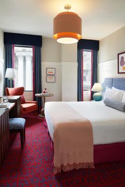 Hotel Triton - Housity