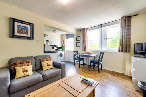 Stunning Studio Apartment Castle View - Housity