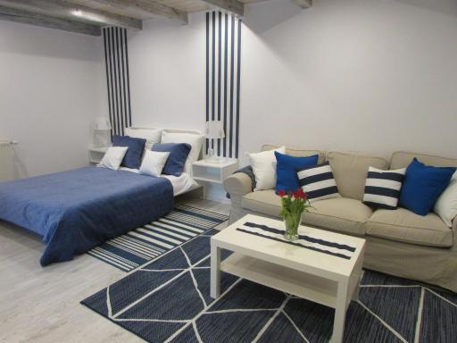 Domek w ogrodzie - Housity