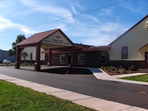 Slemon Park Hotel & Conference Centre - Housity