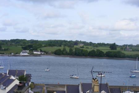 Spacious Victorian Flat 3 bed, Ideal Base for Snowdonia - Housity
