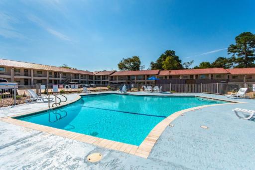 Studio 6-Huntsville, TX - Housity