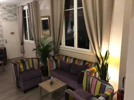 HÔTEL LES IRIS - Housity