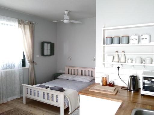 Desert Rose Room - Housity