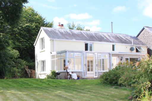 Silhouette Cottage - Housity
