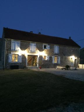 La maison de Lucien, gîte au cœur du vignoble Chablisien - Housity