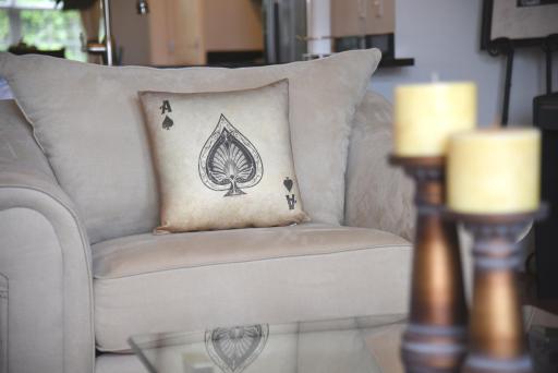 House of Cardz - comforts of home by LLOYD SUITES - Housity