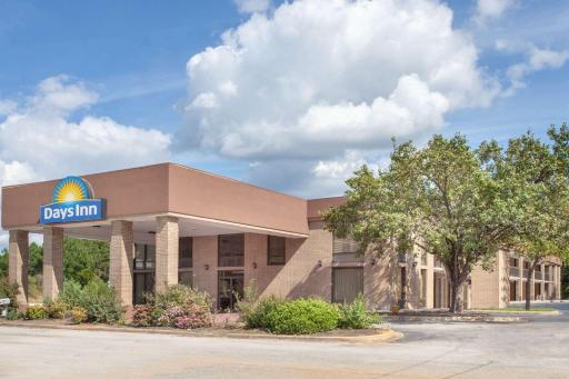 Days Inn by Wyndham Clinton - Laurens I-26 - Housity