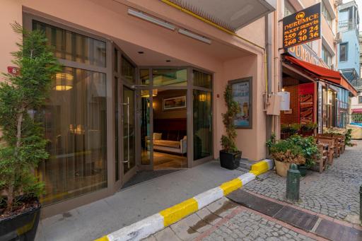 Feri Suites - Housity