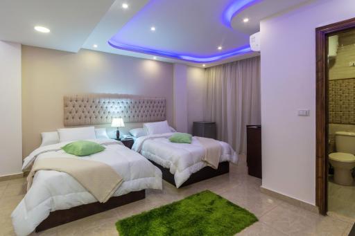Pyramids Village Inn - Housity