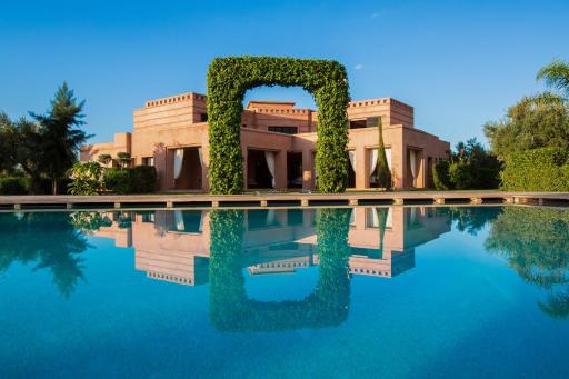 Villa Koutoubia, jardin luxuriant, piscine et spa - Housity