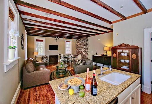 Comfy Carriage House Steps from the River - Housity