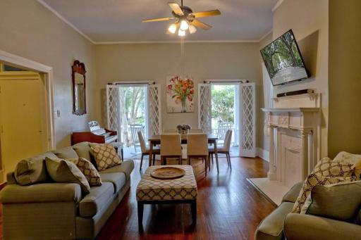 Beautiful 6 Bed, 5 Bath Historic Savannah Home - Hizvo