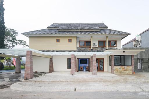 RedDoorz Plus At Panorama Villas Batu - Housity