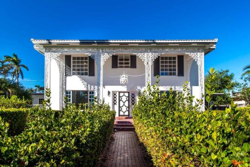 Chateau Hollywood Luxury Home & Pool Near Hollywood Broadwalk - Housity