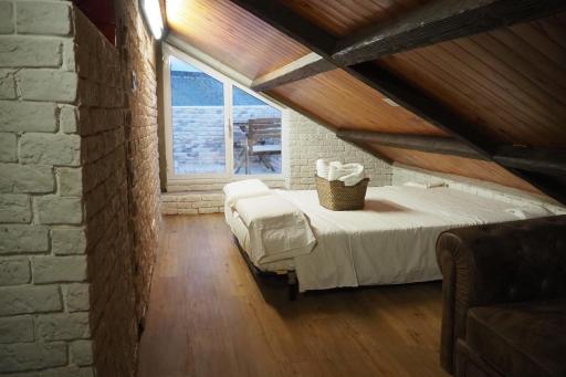 Tiny apartment touching Gibraltar - Housity