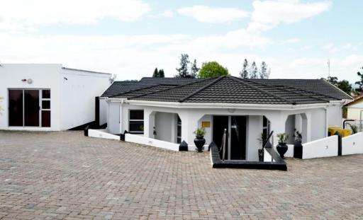 Shoes Guest House - Housity