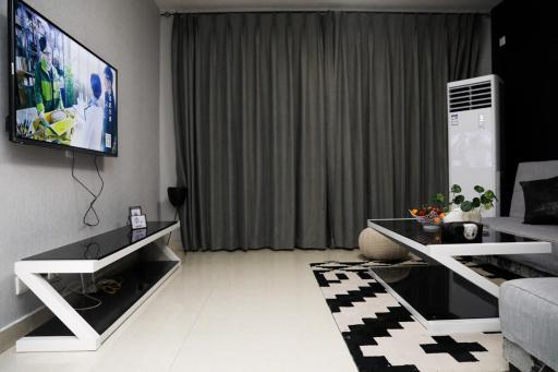 Henan Kaifeng·Dragon Pavilion· Locals  00137980 - Housity