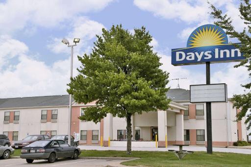 Days Inn by Wyndham Walcott Davenport - Housity