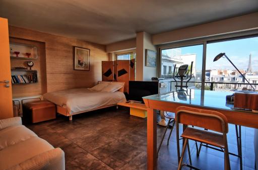 Large studio eiffel tower lacoste - Housity