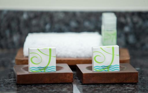 Coconut Waikiki Hotel - Housity