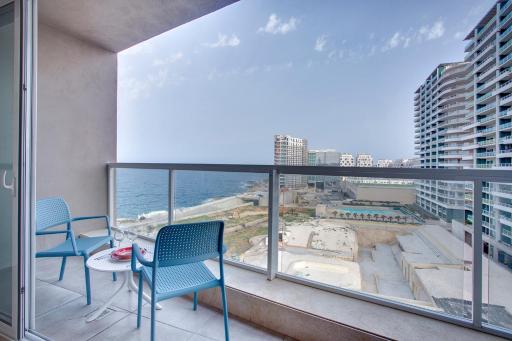 Modern Seaview Apartment In a Prime Location - Housity