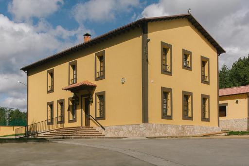 Centro Río Lobos - Housity