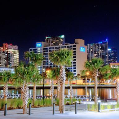 The Barrymore Hotel Tampa Riverwalk - Housity