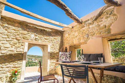 Joy: Artist's Stone House With Countryside Views - Housity