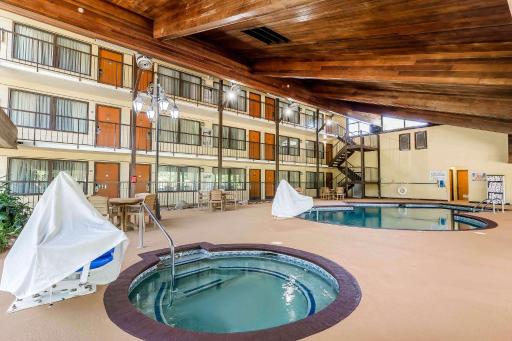 Quality Inn & Suites Sevierville - Pigeon Forge - Housity