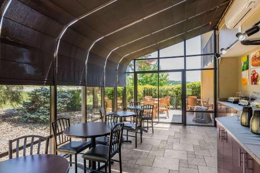 Quality Inn & Suites Sevierville - Pigeon Forge - Housity