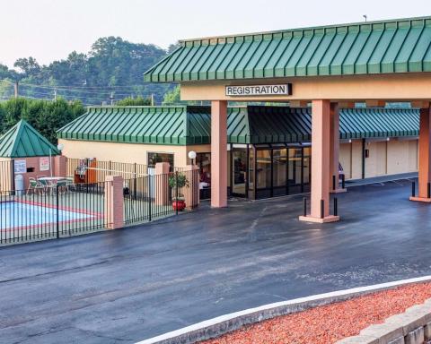 Econo Lodge - Housity