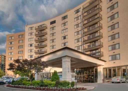 Clarion Collection Hotel Arlington Court Suites - Housity