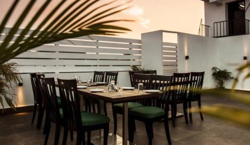 J Hotel - Housity