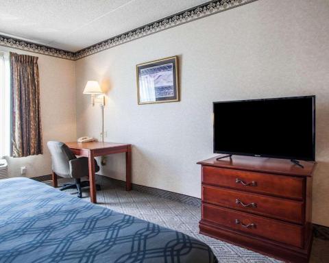 Rodeway Inn & Suites Milwaukee Airport - Housity