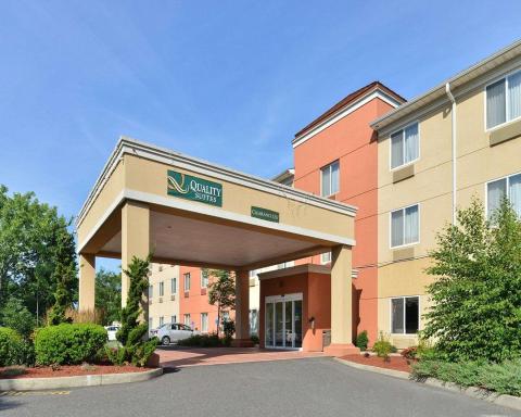 Quality Suites - Housity