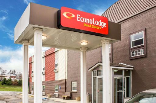 Econo Lodge Inn & Suites Walnut - Housity