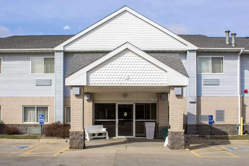 Quality Inn & Suites - Housity