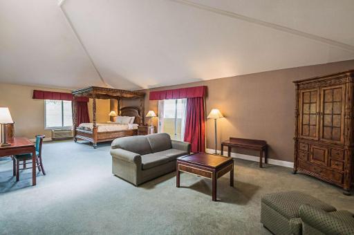 Quality Inn & Suites Frostburg-Cumberland - Housity